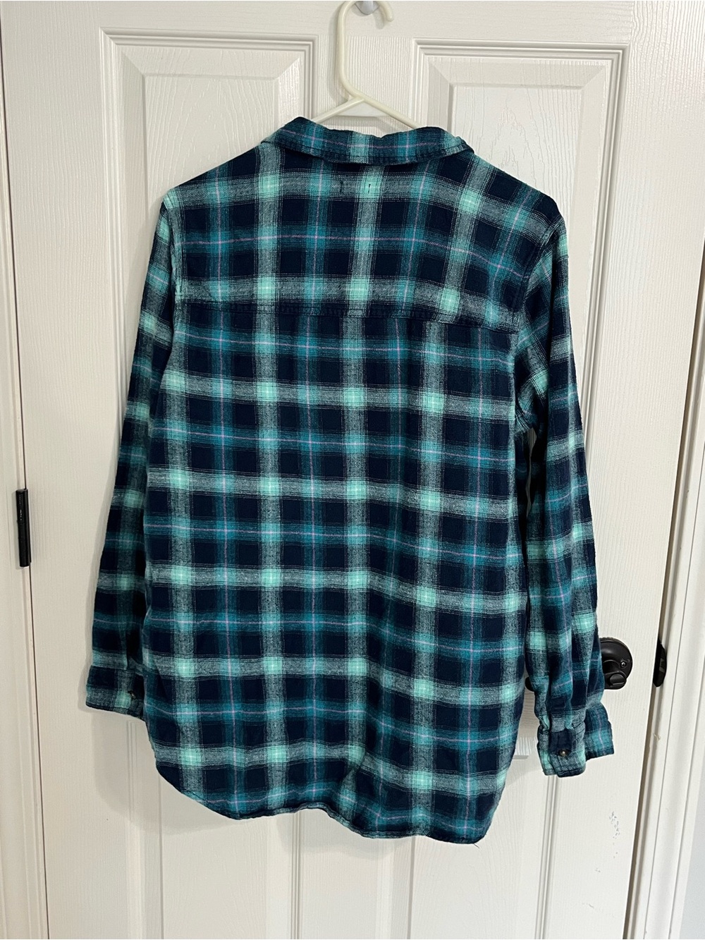 Hollister Teal & Navy Plaid Long-Sleeve Button-Down Shirt - Picture 7 of 7